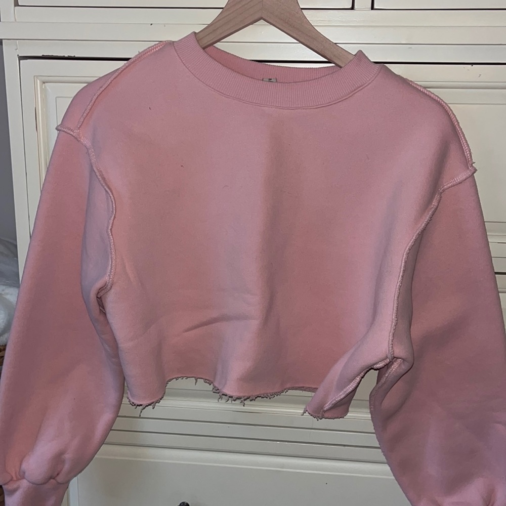 Cropped pink sweatshirt